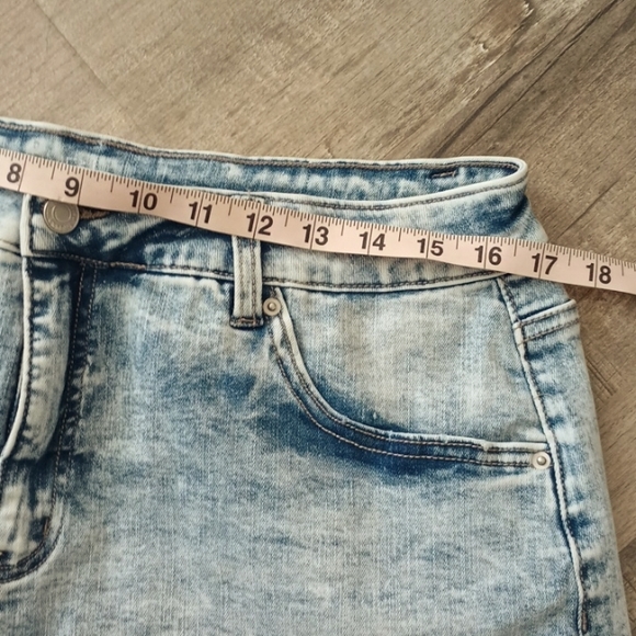 TIME AND TRU High Rise Denim Shorts - Picture 2 of 6